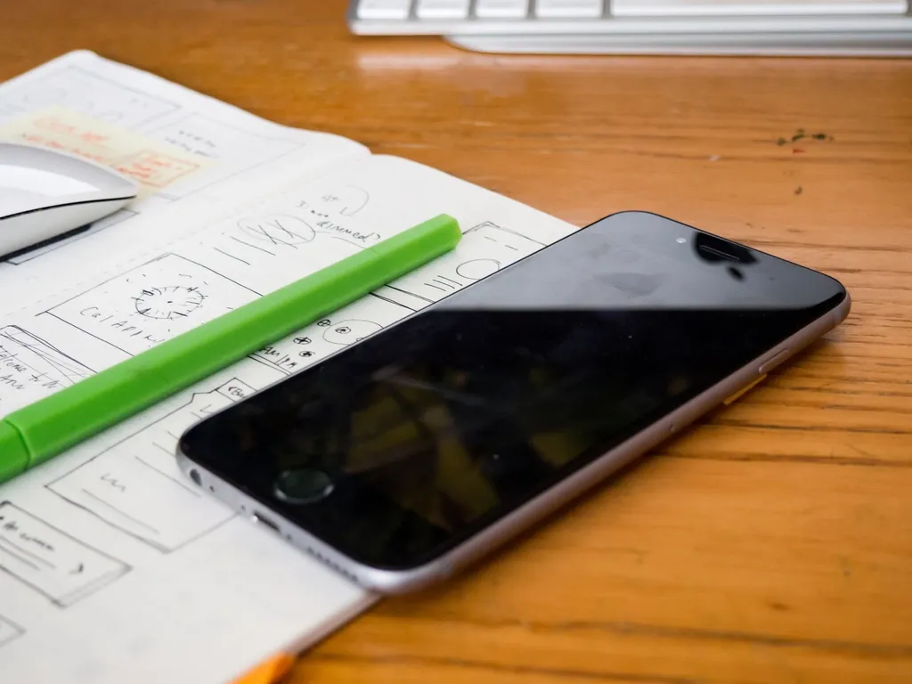 How to Design a High-Converting Landing Page Layout: Principles and Examples